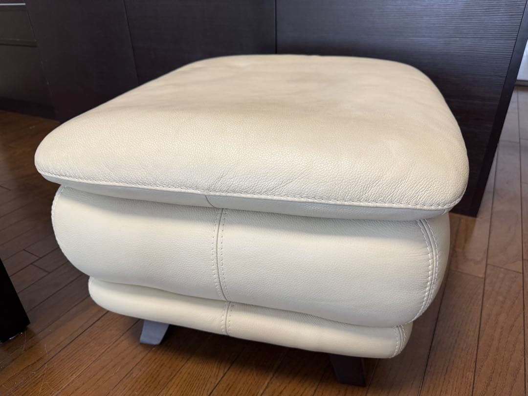 高級 IDC大塚家具 レザー 総革　オットマン IDC大塚家具 総本革 オットマン オースチン 厚革 アイボリー 天然木
