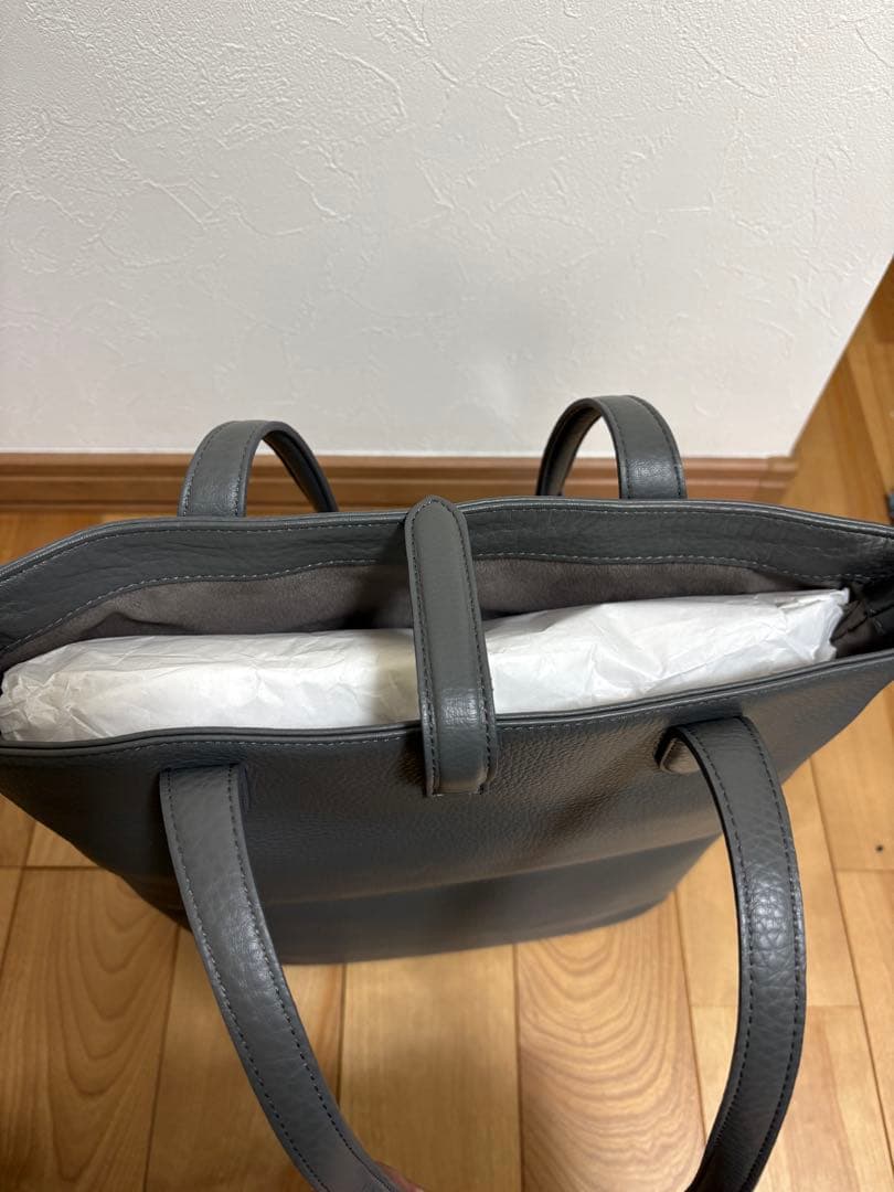 ペッレモルビダ チャコールグレー スリムレザートートバッグ 未使用