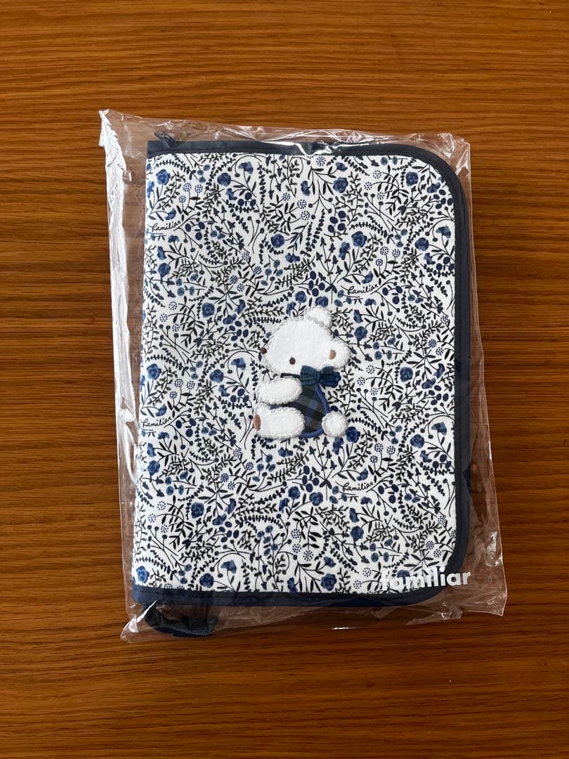 フリマアプリ 美品 familiar 母子手帳ケース002 ネイビー 青 リバティ