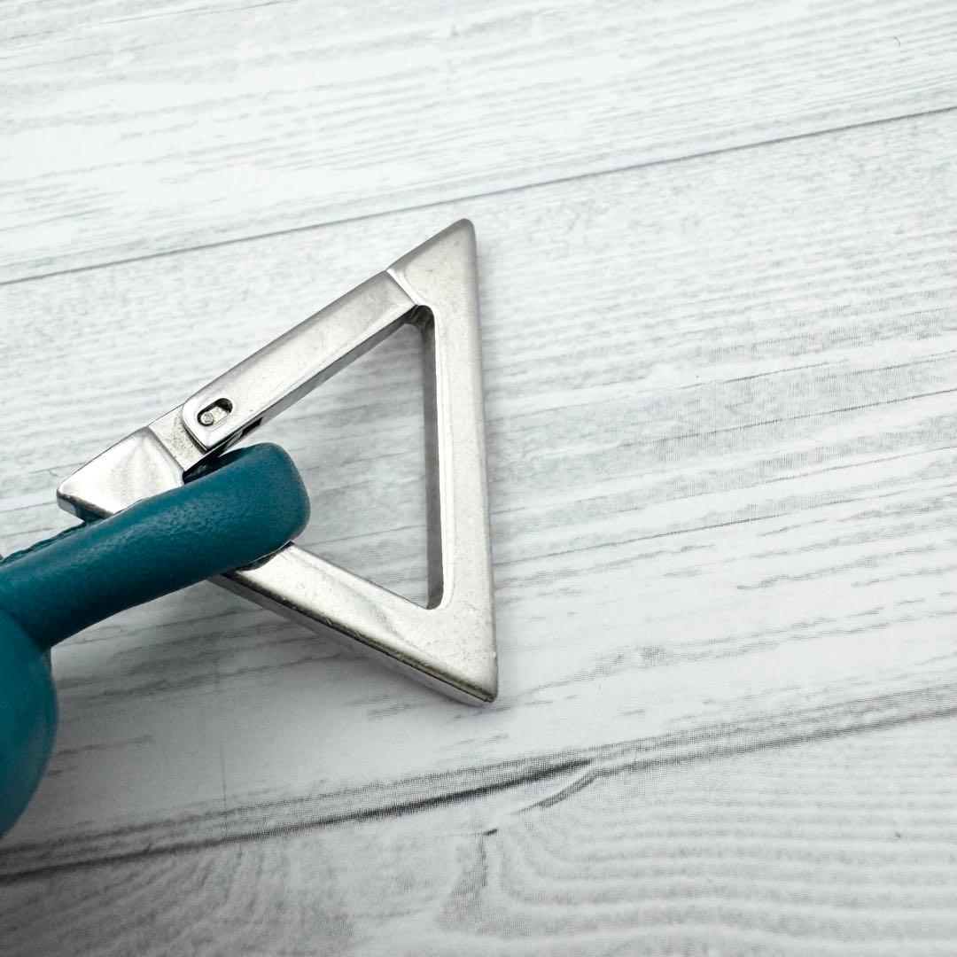 美品】ボッテガヴェネタ トライアングル ツイスト キーホルダー ブルー