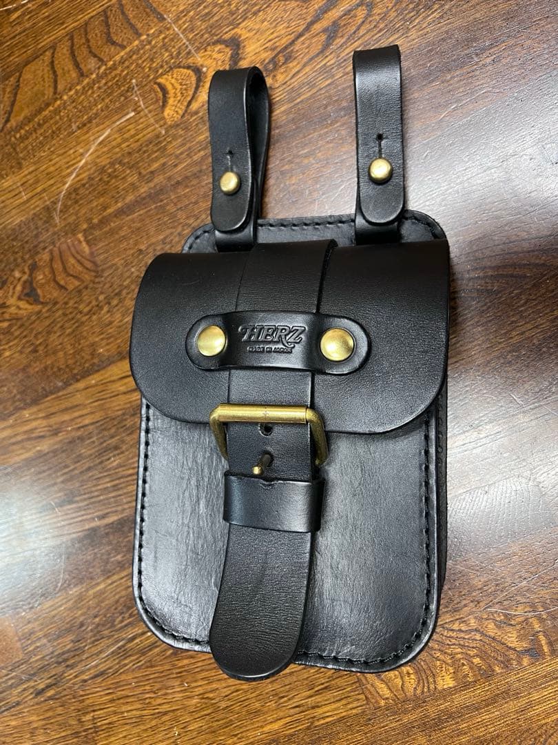 革工房HERZ レザーベルトポーチ　BLACK 中古・古着通販】Herz (ヘルツ) スクエアレザーベルトポーチ ブラック