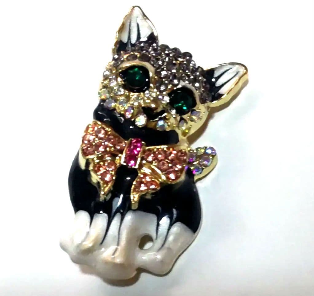 キラキラ猫ブローチ】ラインストーン 可愛いねこモチーフ 約40mm