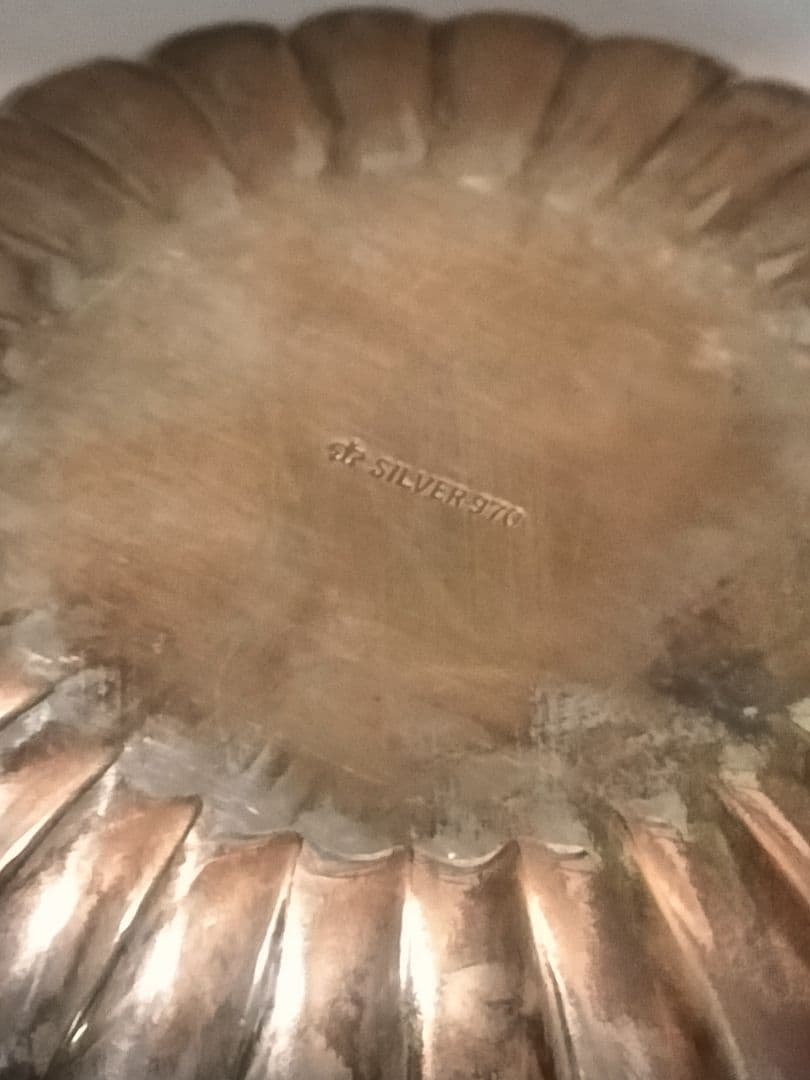 銀製トロフィーと花弁型皿セット - メルカリ