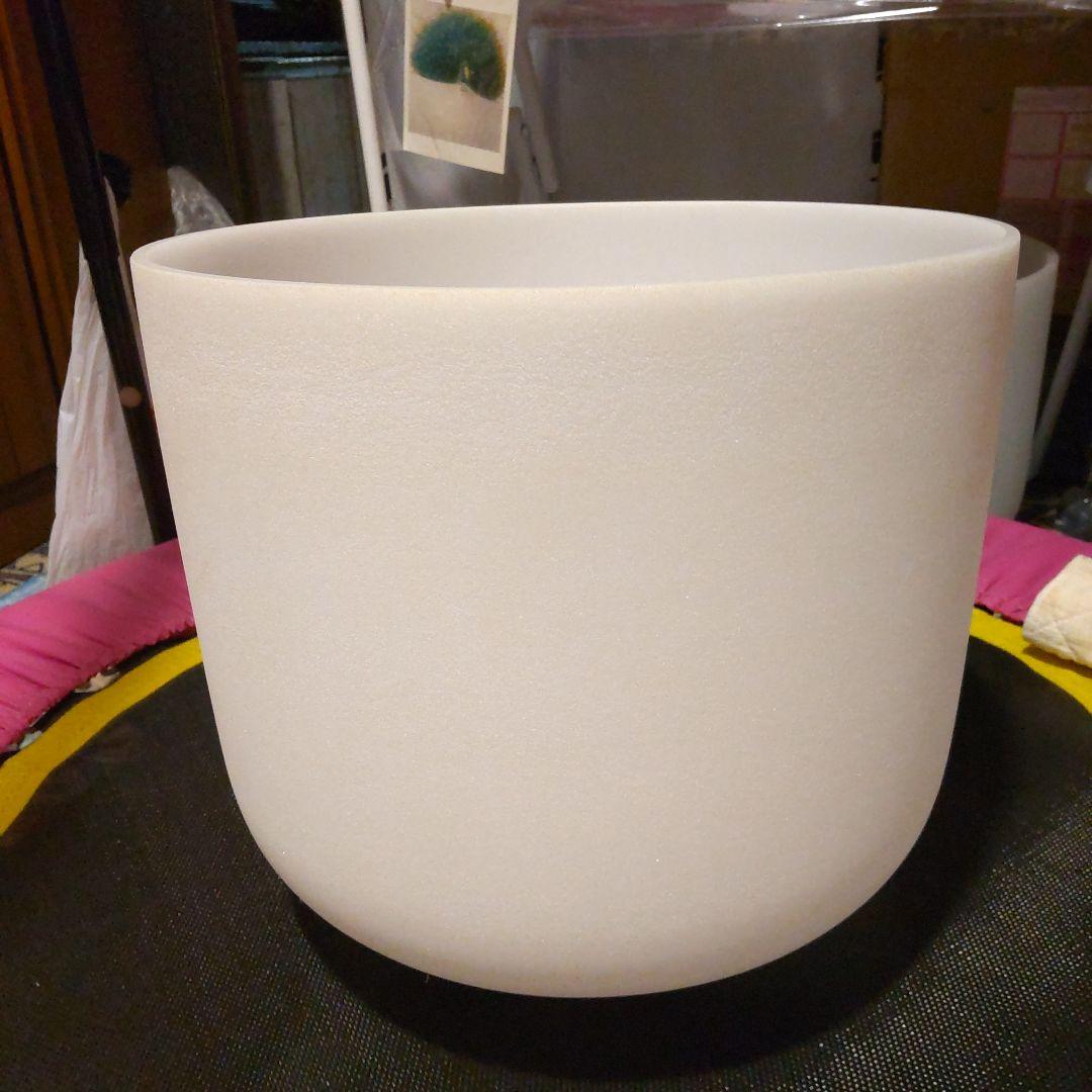 フロステッドクリスタルボウル１２インチG#+32 Amazon | 12 インチ(30cm) 音階F クリスタルボウル ヒーリング