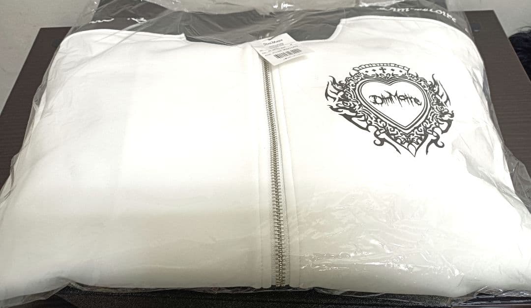 秒売❢】 ディムモアール様新作白、Mサイズ上のみ♡ - メルカリ