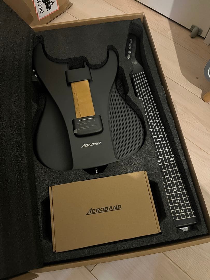 L　Aerobandギター　エアロバンドギター　おまけ付き Amazon.com: AeroBand Guitar Smart Guitar With Silicone Strings