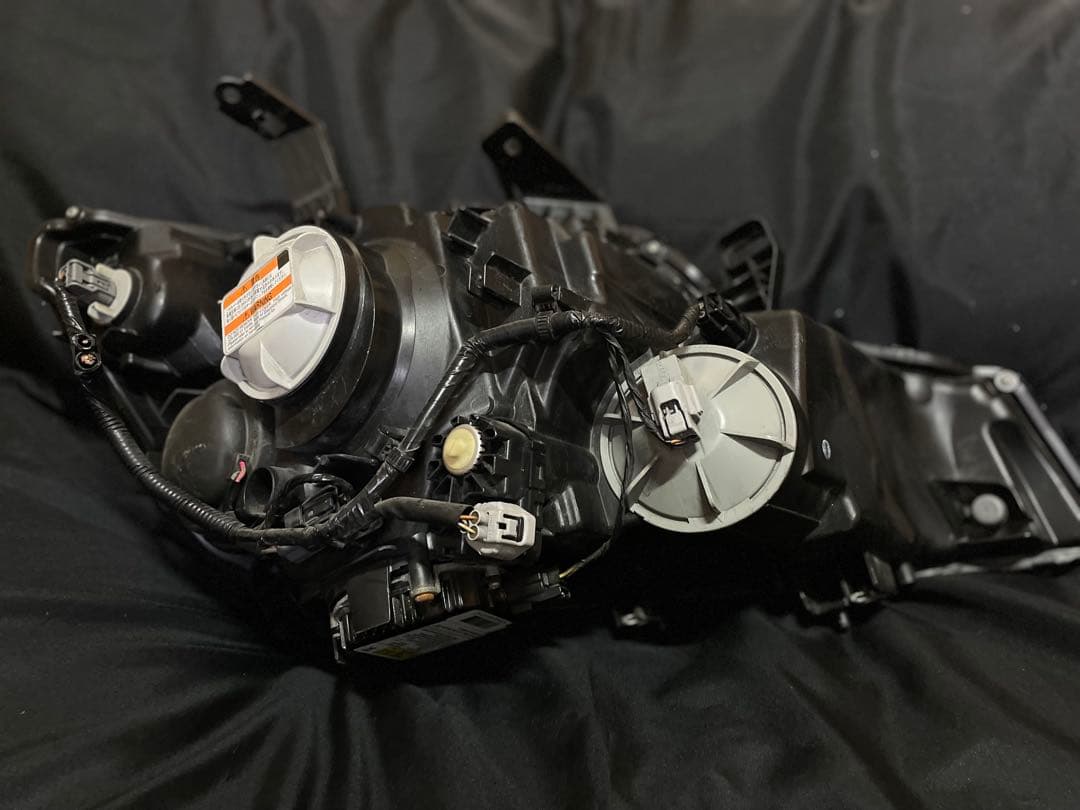 ホンダ ステップワゴンスパーダ RK5 前期純正ヘッドライト インナー