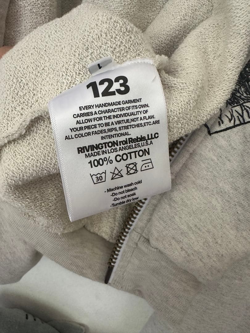 コムドットやまと着用 RRR123ジップパーカー - メルカリ