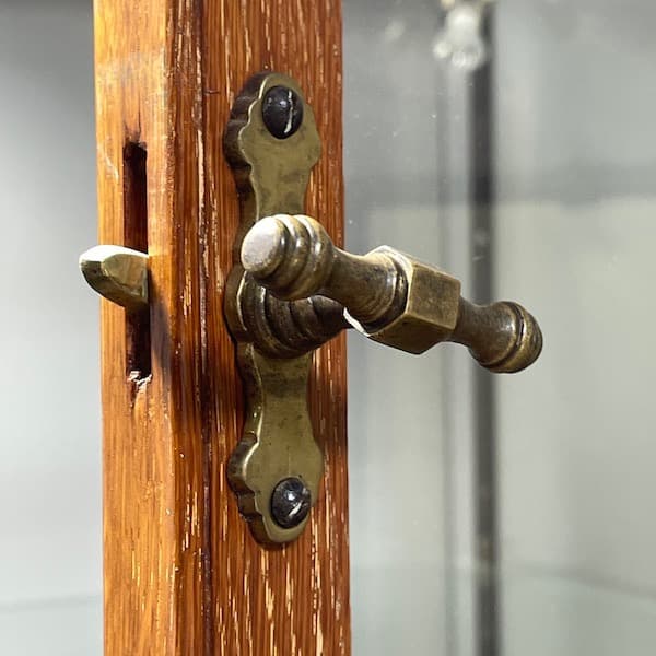 関西限定 送料別 イギリスビンテージ 木製ガラスキャビネット ライト