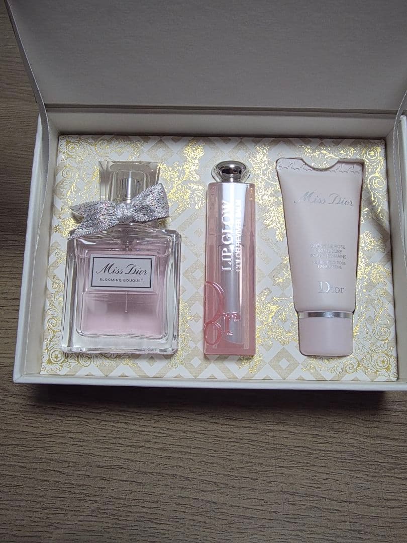 【新品未使用】大人気　 Miss Dior コフレ　ブルーミングブーケ Amazon | Dior ミス ディオール コフレ/ミスディオール ブルーミング