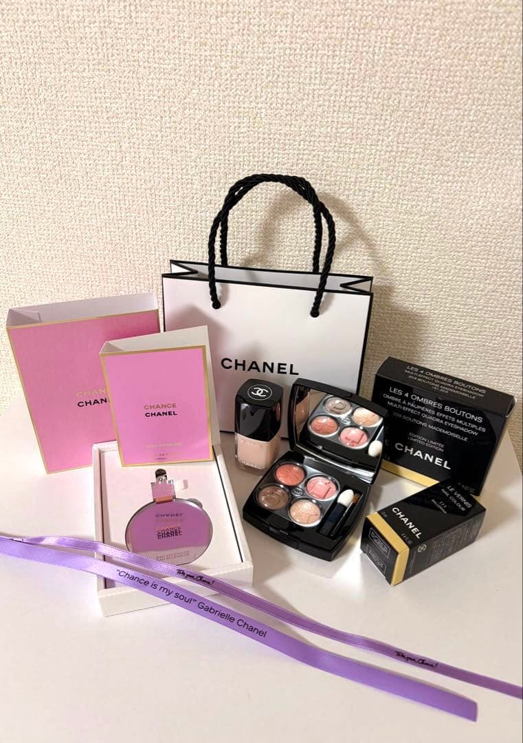 CHANEL レ キャトル オンブル ブトン 209 ブトン マドモアゼル 他 レ キャトル オンブル ブトン 4色アイシャドウ（マルチ エフェクト