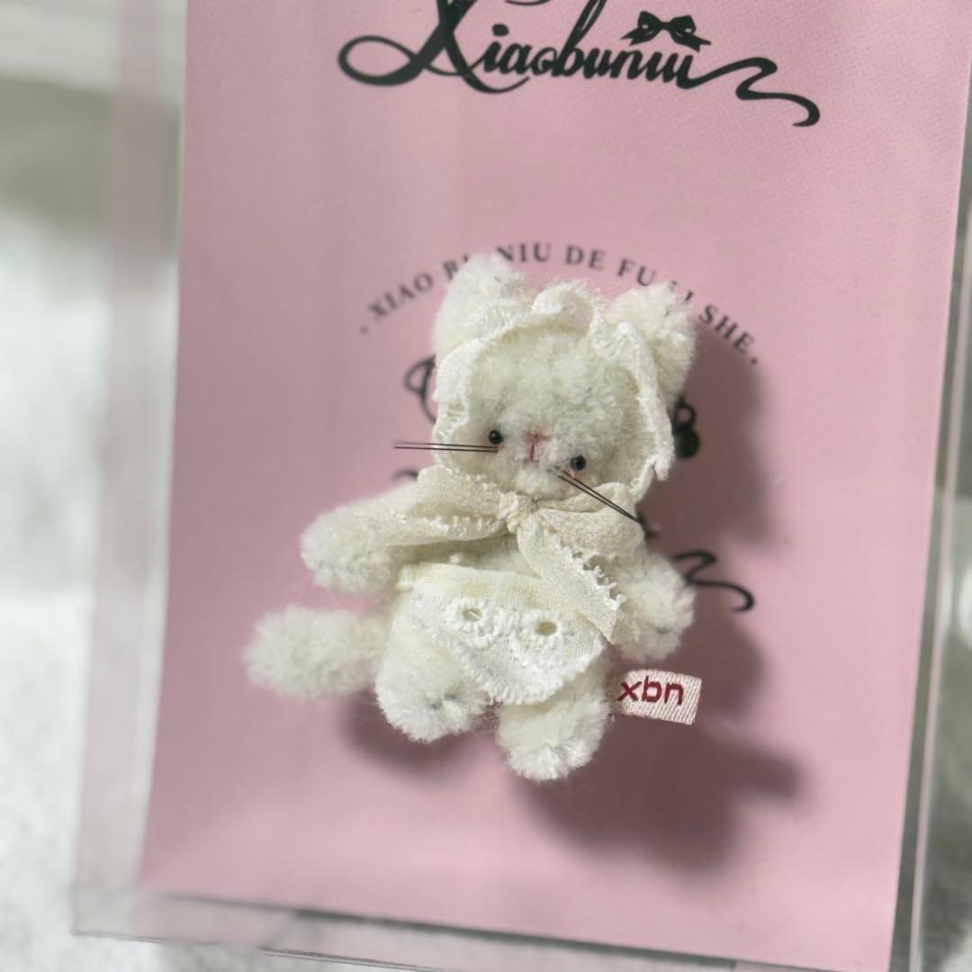 Xiaobuniu 様 猫のぬいぐるみ ホワイト モールアート 作家様 - メルカリ