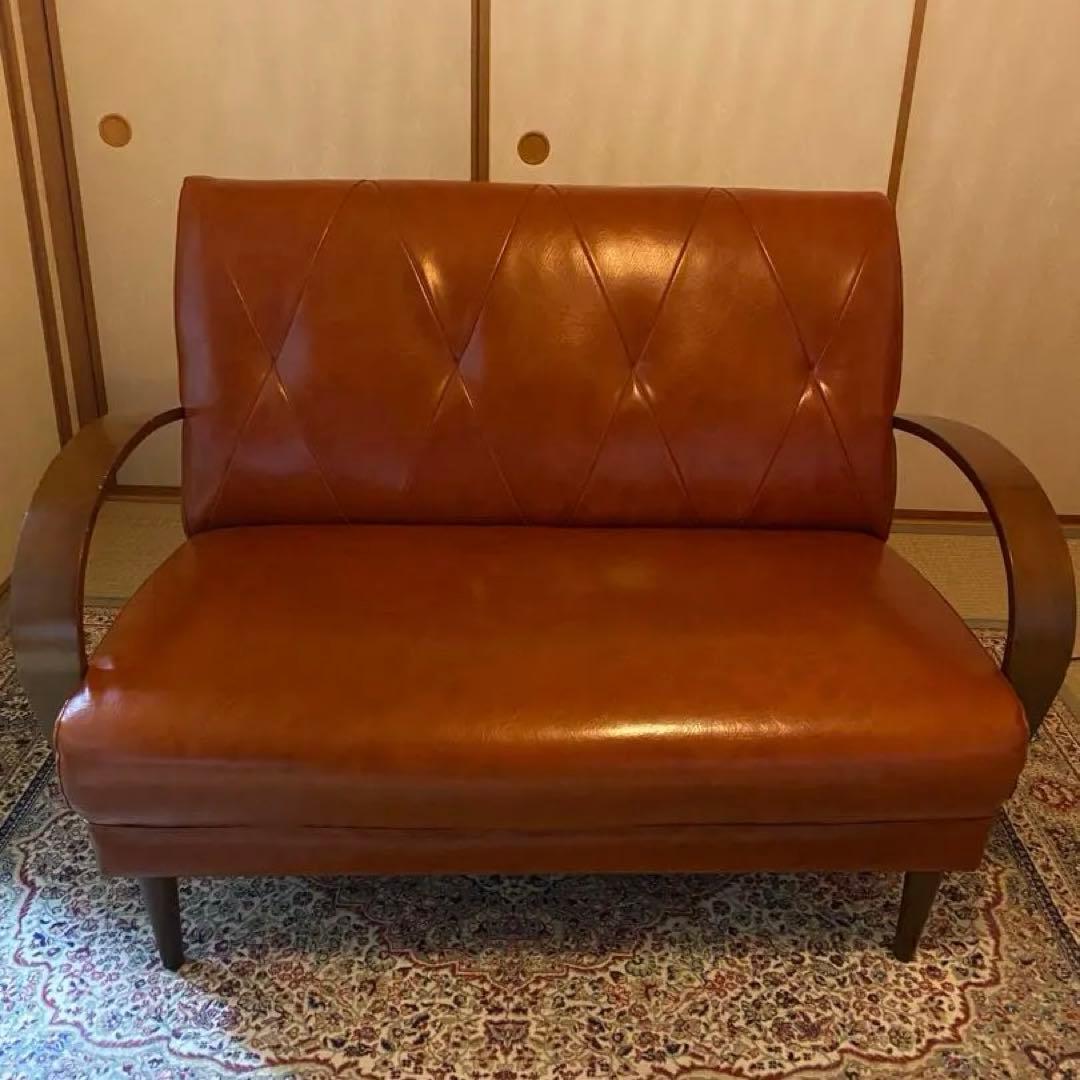 ビーカンパニー クールベ オレンジ 合成皮革 2人掛けソファ ミッド