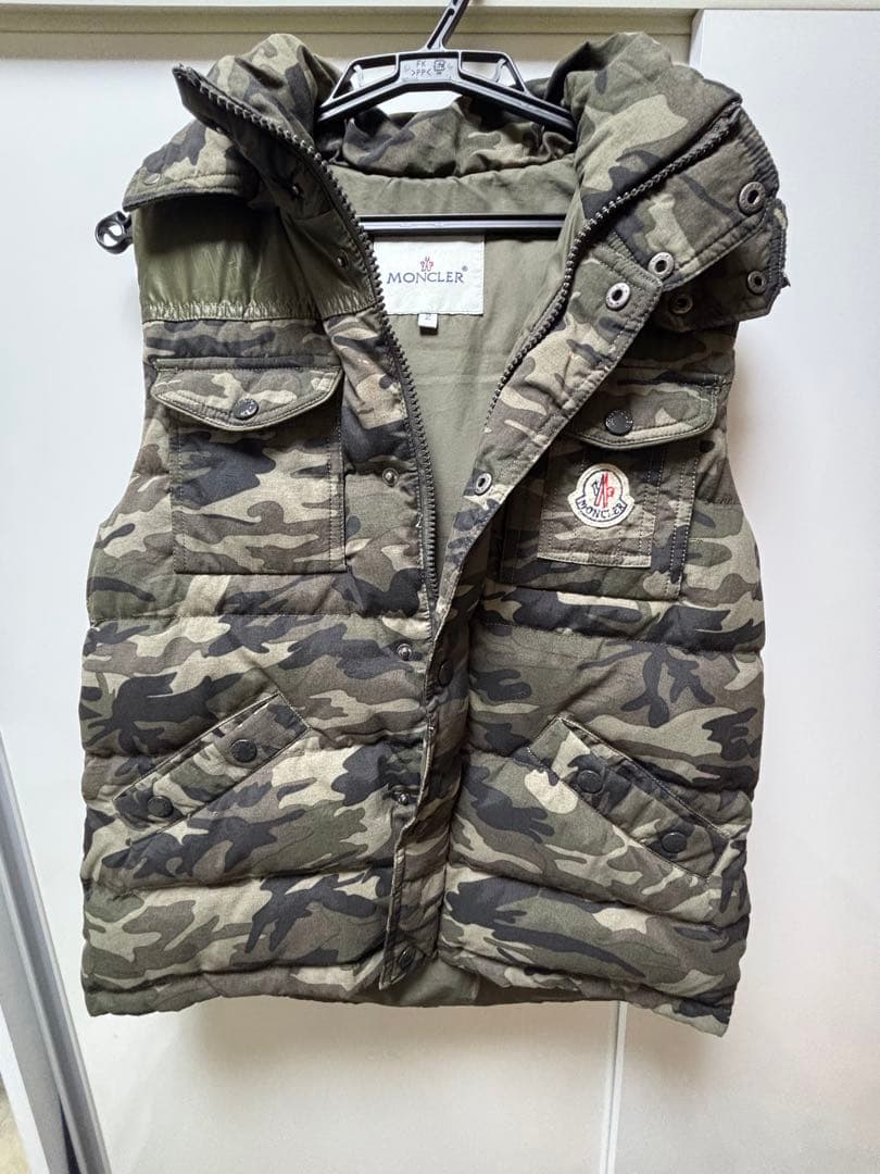 MONCLER ダウンベスト 説明欄 - メルカリ