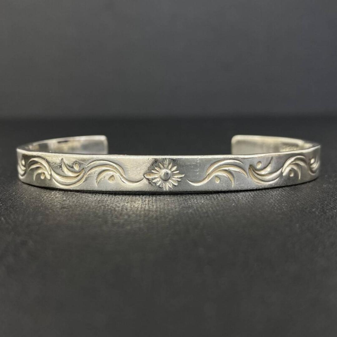 ARIZONA FREEDOM B-3c 全銀 打込太陽神 唐草 平打ちバングル - メルカリ