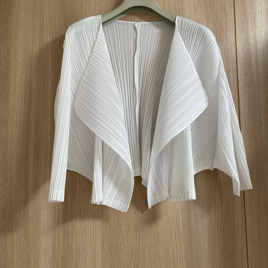 プリーツプリーズ カーディガン 白 七分袖 - メルカリ