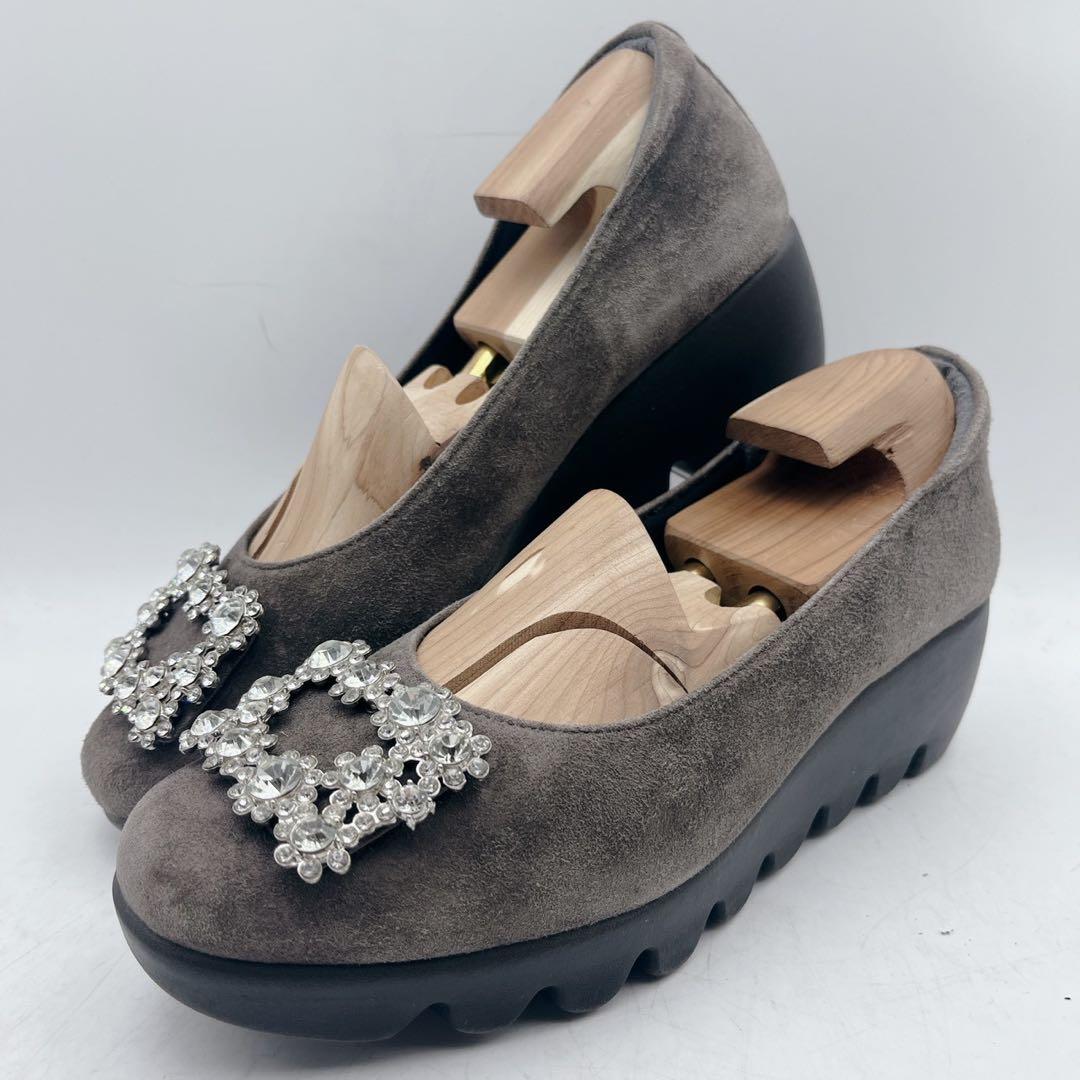 ヒルズアベニュー スエード ビジュー ウェーブソール パンプス