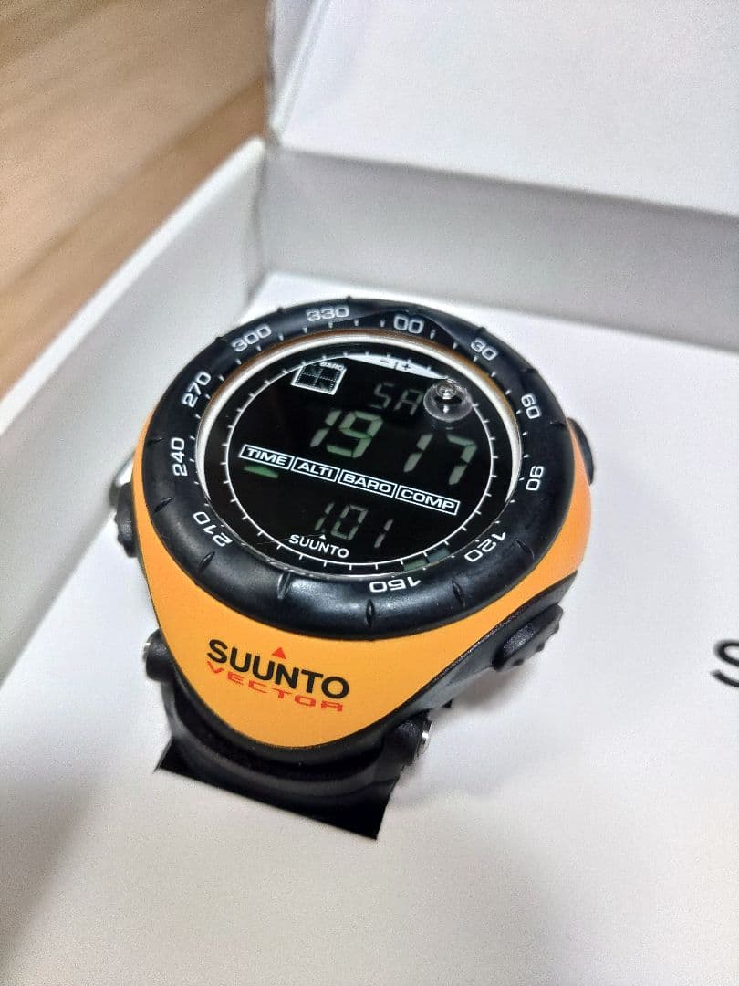 SUUNTO スント　VECTOR ベクター　イエロー　黄色　アウトドアウォッチ 楽天市場】スント SUUNTO ベクター ヴェクター イエロー 黄色 海外