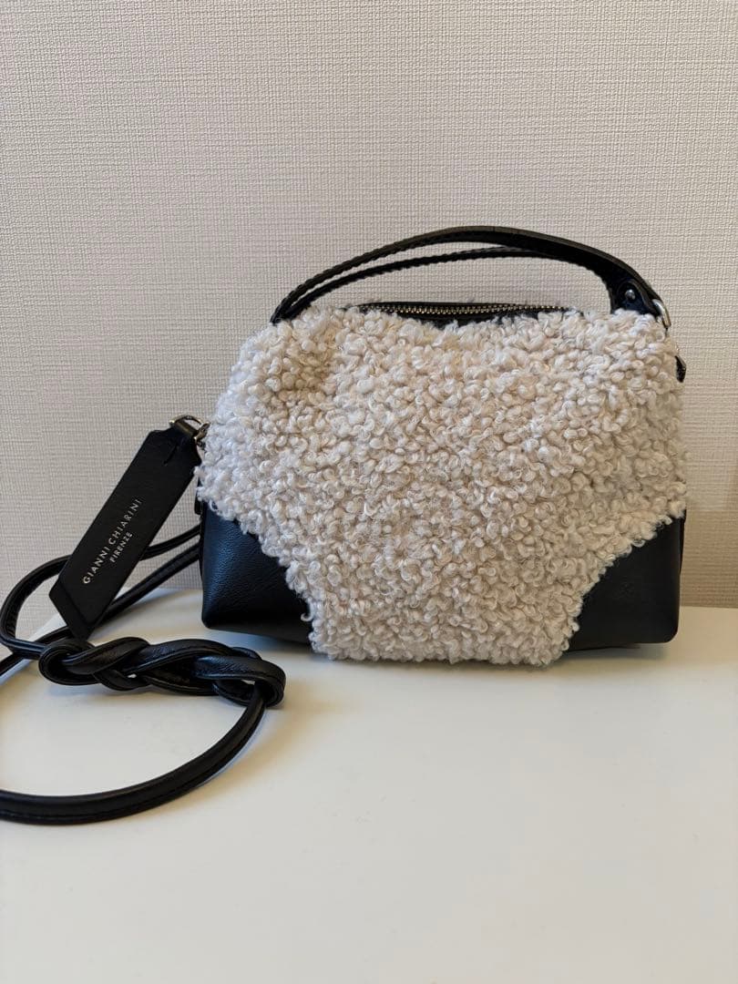 ゆうりんGIANNI CHIARINI ALIFA ボア バッグS ゆうりん様専用GIANNI CHIARINI ALIFA ボア バッグS - メルカリ