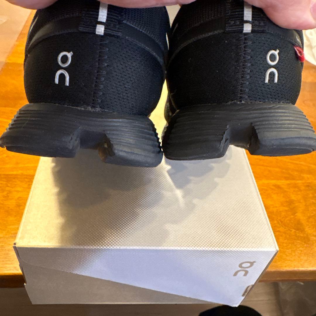 on Cloud 5 Waterproof オールブラック 6.5W