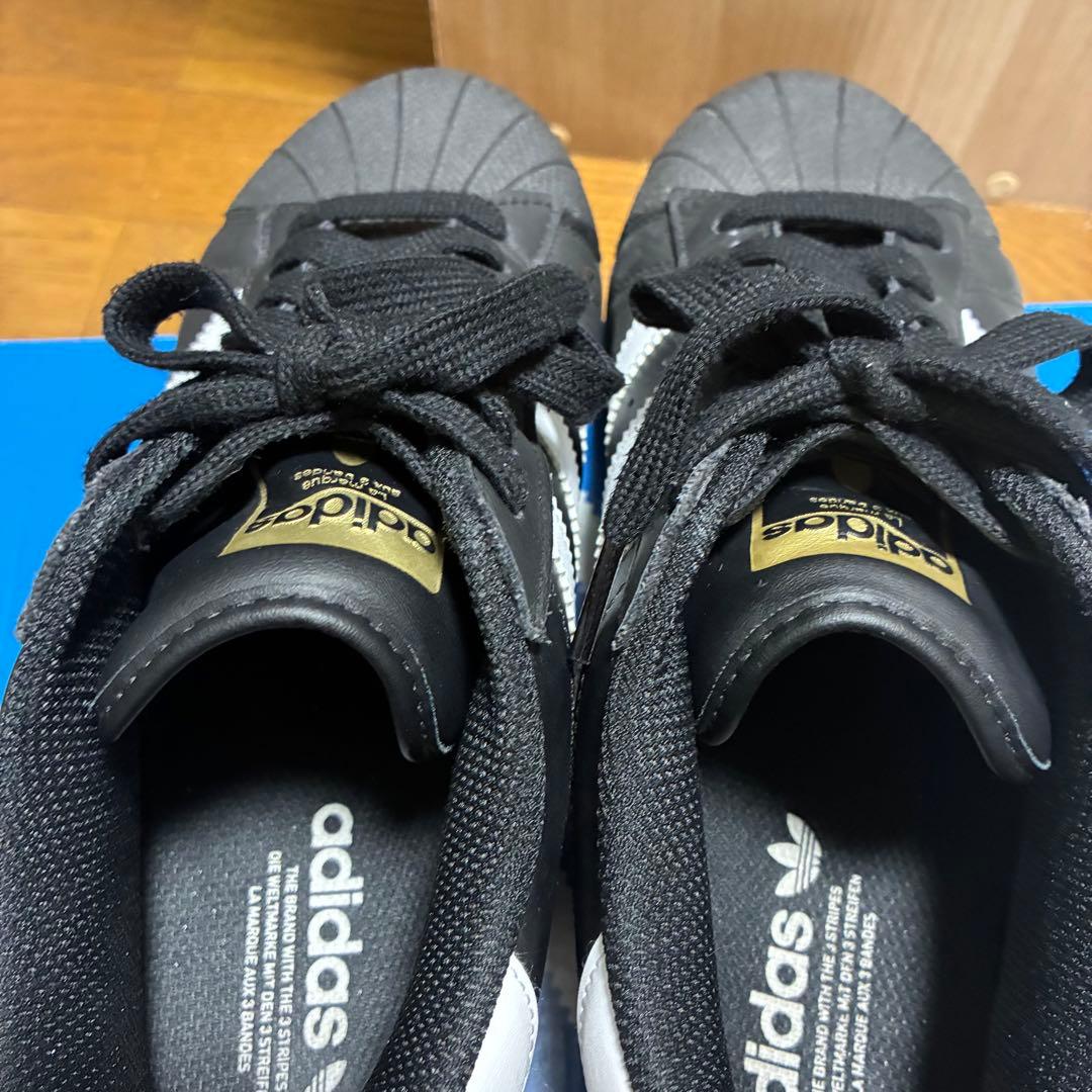 常田大希着用 adidas SUPERSTAR XLG スーパースター ブラック - メルカリ