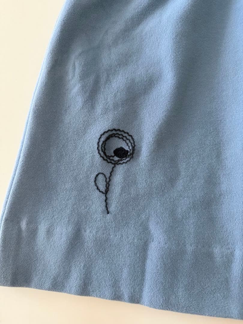 2度着用】ファミリア丸襟ワンピース 半袖水色刺繍 柔らかなフェルト地