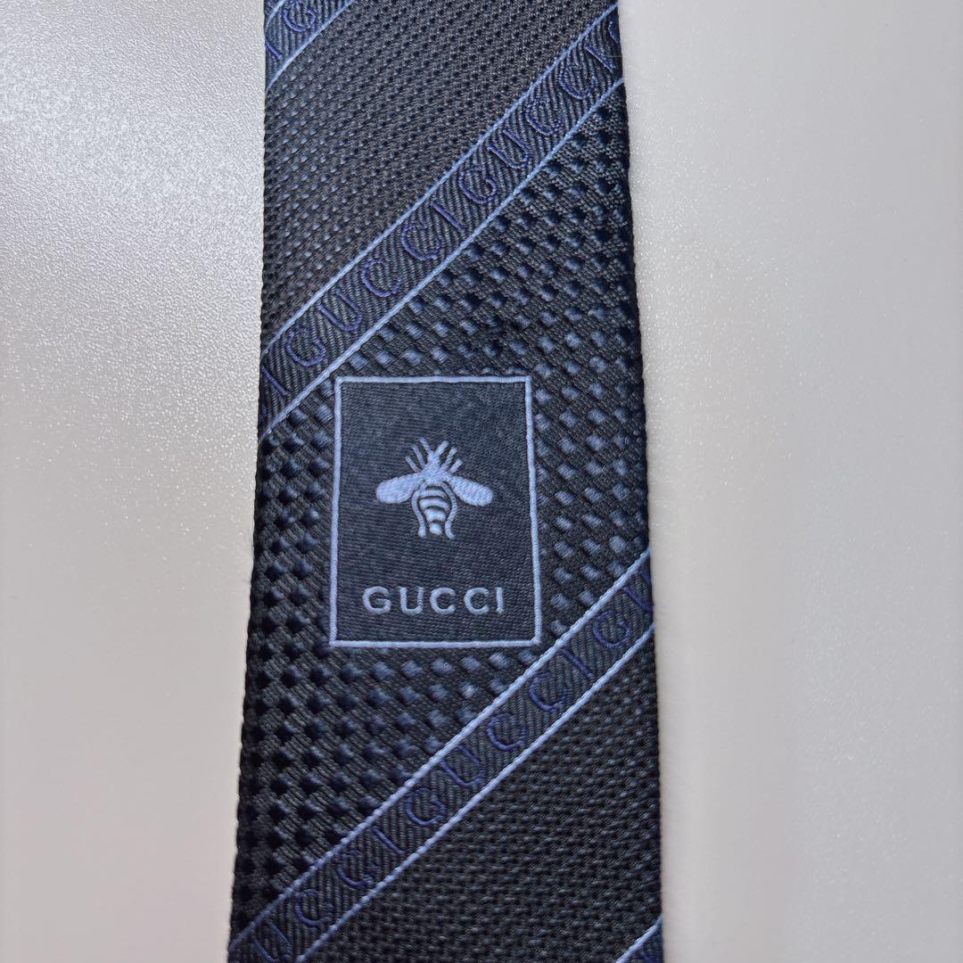 未使用 タグ付き GUCCI シルク ネクタイ レジメンタル ロゴ入り ネイビー