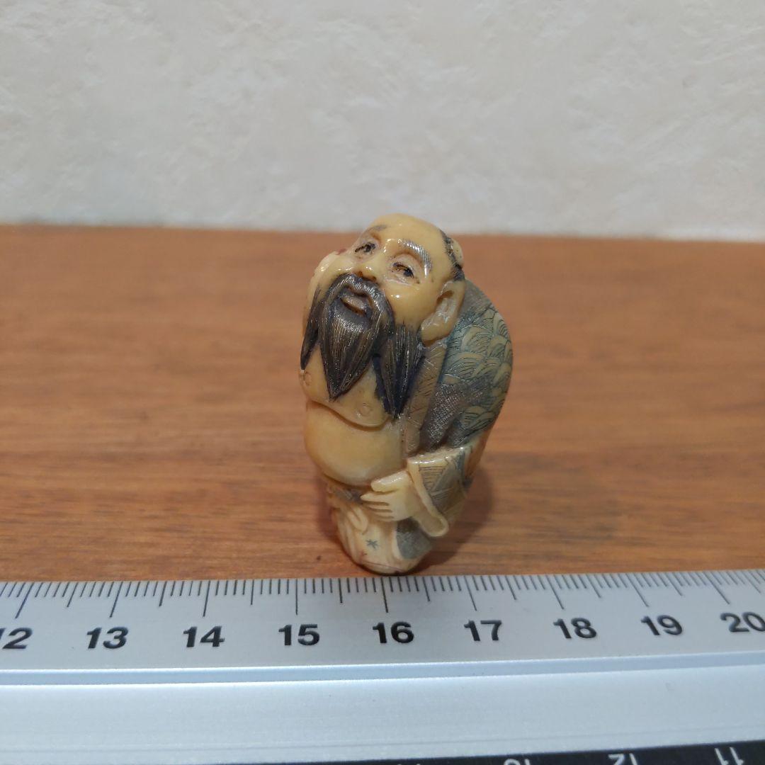 時代提物 縁起物彩色根付 天然素材 在銘【唐仙人】高さ約4.1cm 重さ約14ｇ