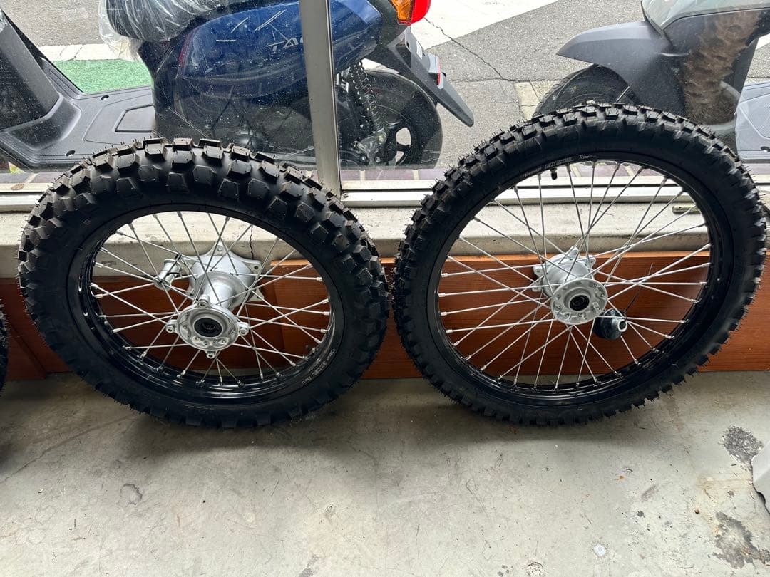 ホンダcrf250l MD47〜新車外し前後純正ホイールタイヤセット新品未使用