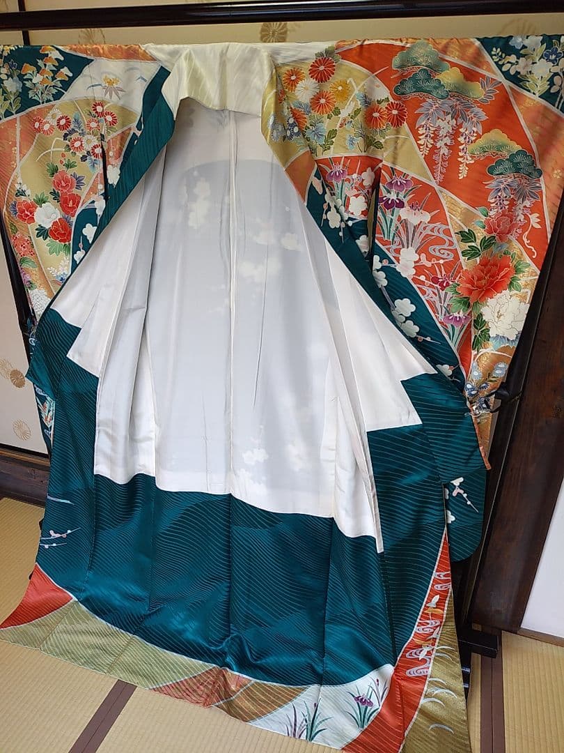 PK-18/25　振袖　鉄色地　季節の花々　鴛　地紋　金糸刺繍　金彩　豪華