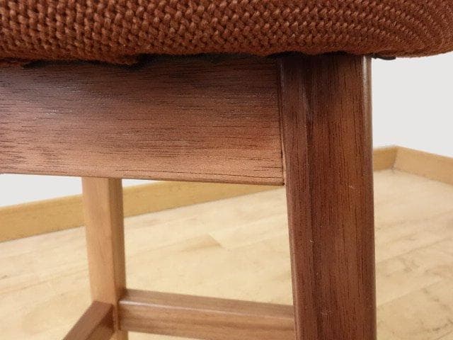 北海道手作り家具　ウォールナット材　スツール　座面布座（茶色）
