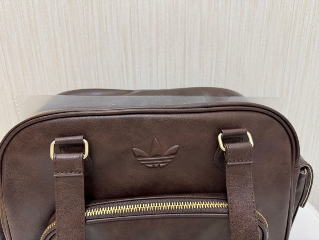日本未発売】adidas RETRO ARCHショルダーバッグ - メルカリ