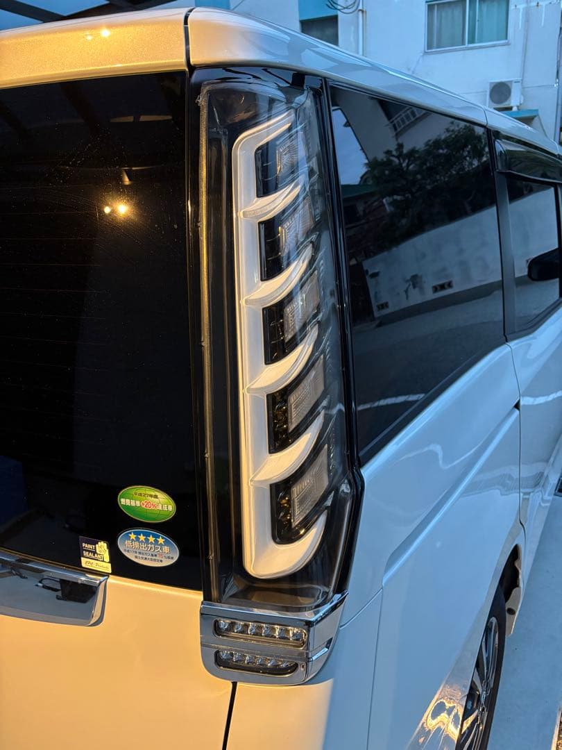 値引き中！※動作確認済み※ METEO ヴォクシー 80系 LEDテールランプ