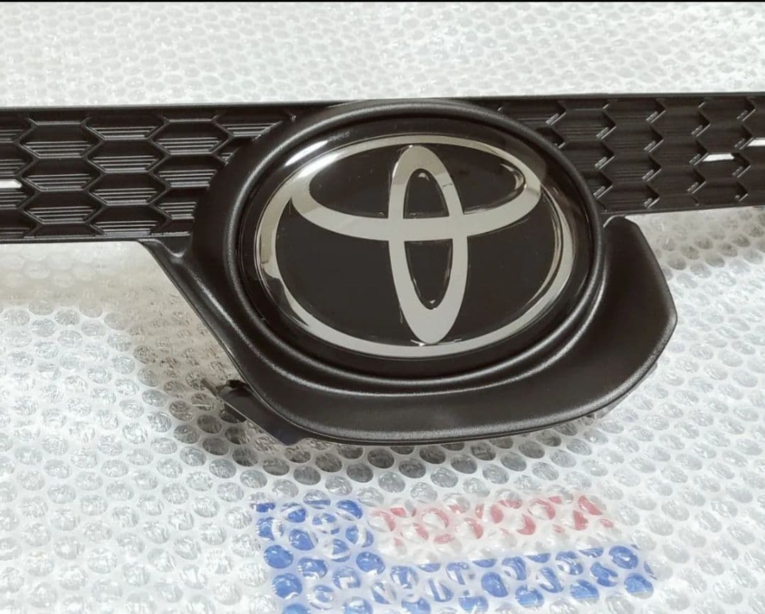 カローラツーリング　トヨタエンブレム　フロントグリルセット　北米仕様