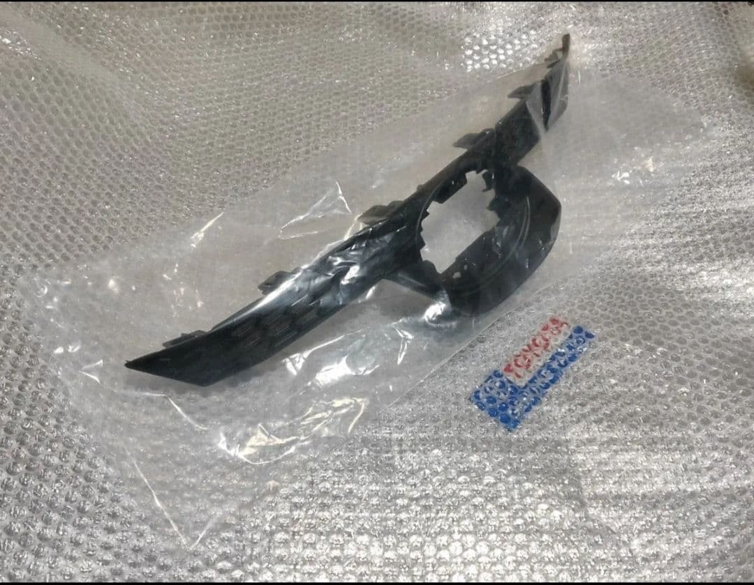 カローラツーリング　トヨタエンブレム　フロントグリルセット　北米仕様