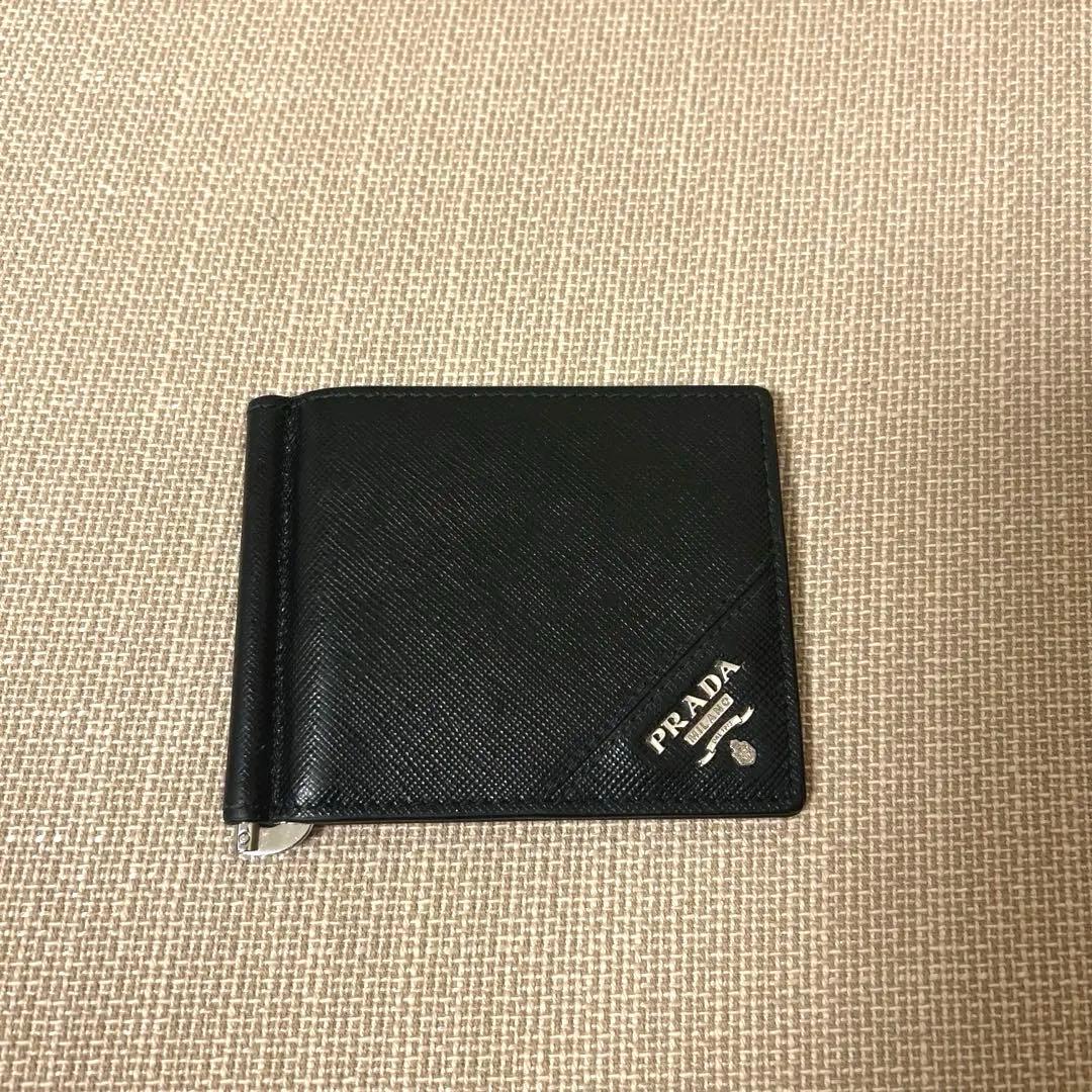 プラダ マネークリップ メタルロゴ サフィアーノ ブラック 黒 - メルカリ