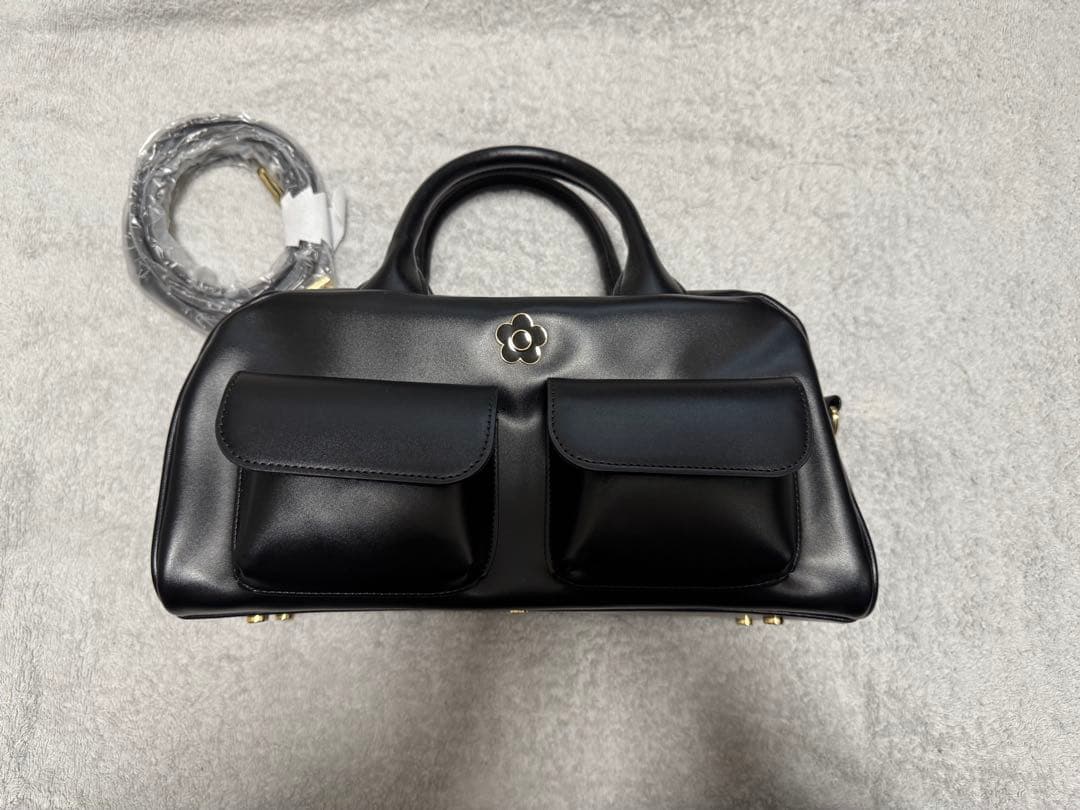 MARY QUANT Wフラップポケットデイジー 2WAYトート（ブラック） - メルカリ