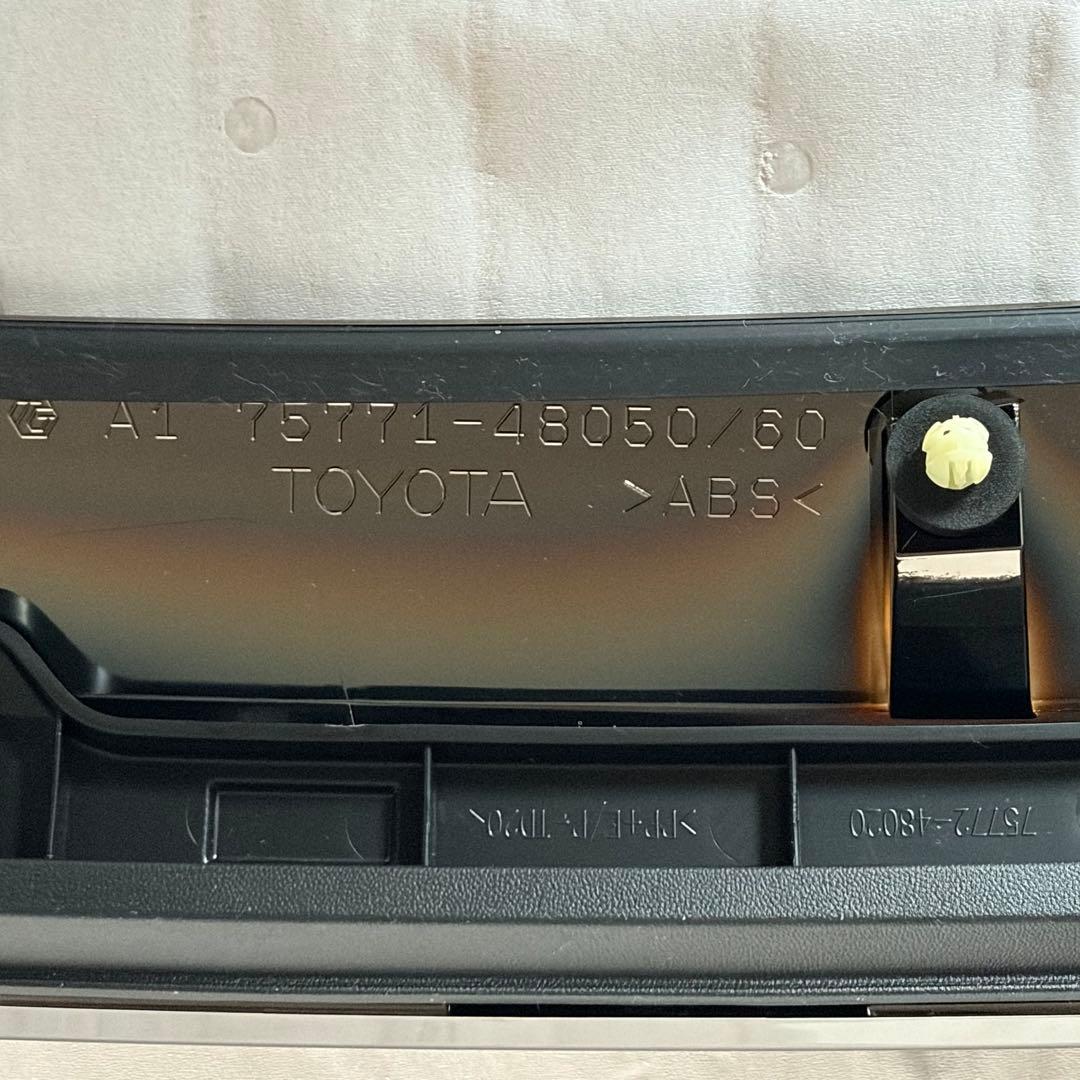 美品】60系 ハリアー 純正フードモール(漆黒メッキ) 75770-48080