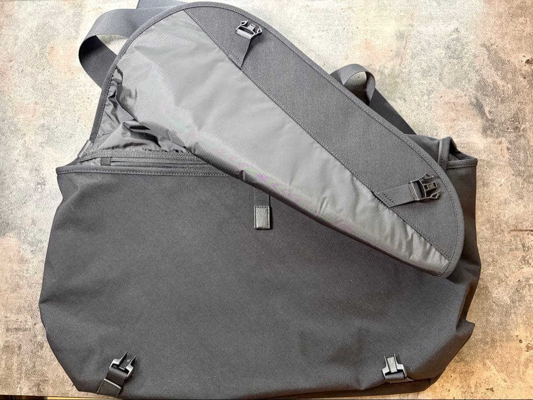 ATTITU CORDURA/レザーコンビ メッセンジャーバッグ Large - メルカリ