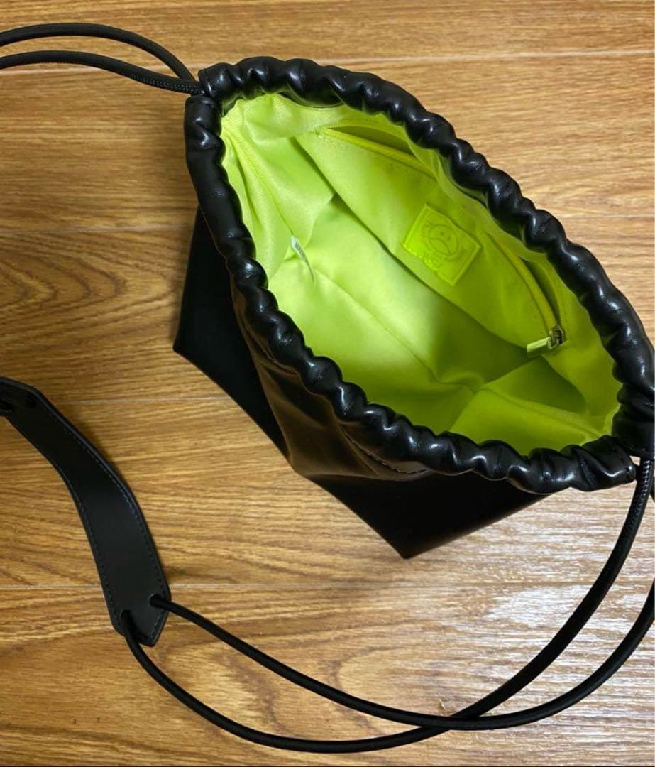 WCJ☆ソフトレザー巾着 ブラック 若槻千夏 完売品 - メルカリ