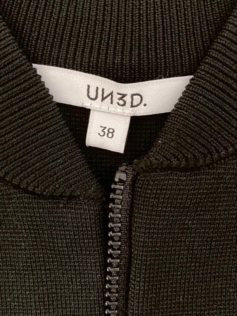 UN3D. ブラック トップ 38