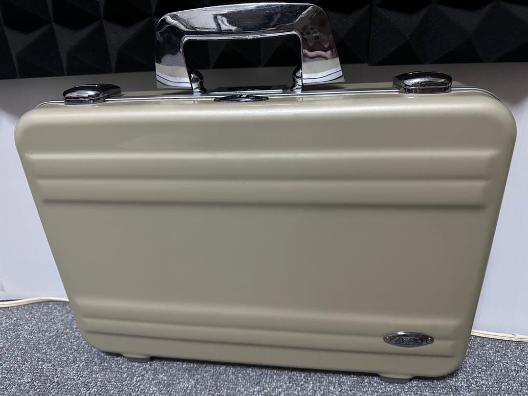 ゼロハリバートン A4サイズ シャンパンゴールド