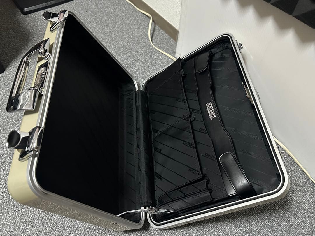 ゼロハリバートン A4サイズ シャンパンゴールド