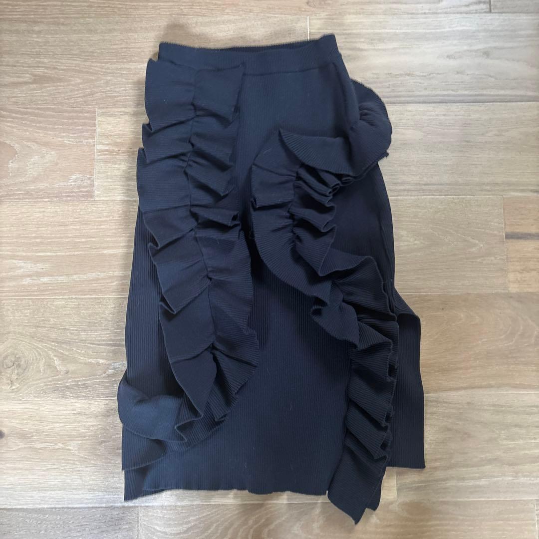 アキラナカ　フリル黒タイトスカート