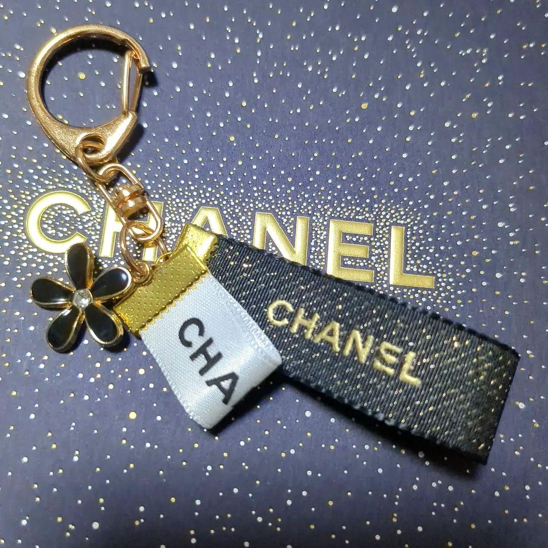 本日限定価格！訳ありCHANELリボン キーホルダー - メルカリ