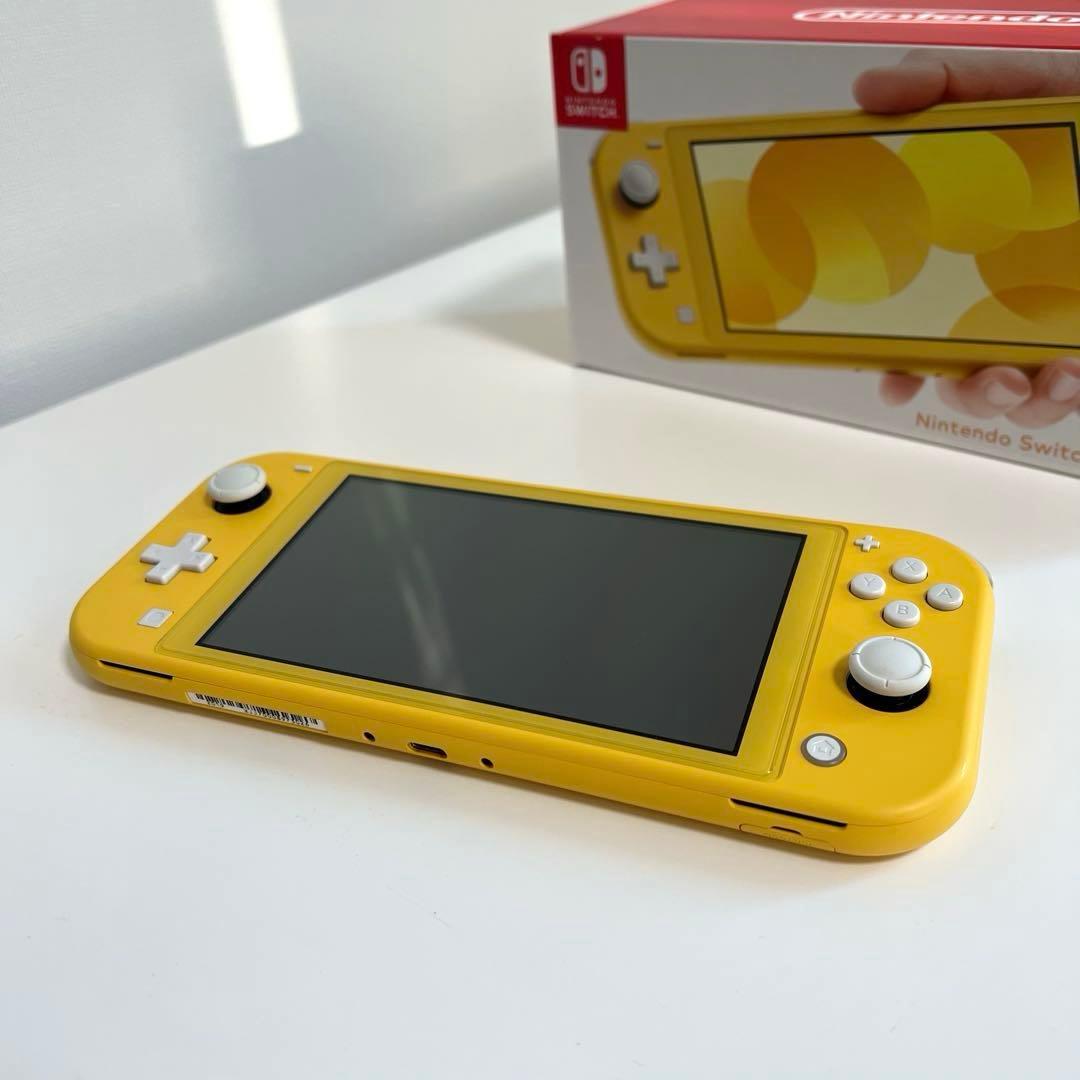 Nintendo Switch Light イエロー　本体 Amazon.com: Nintendo Switch Lite - Yellow : Video Games