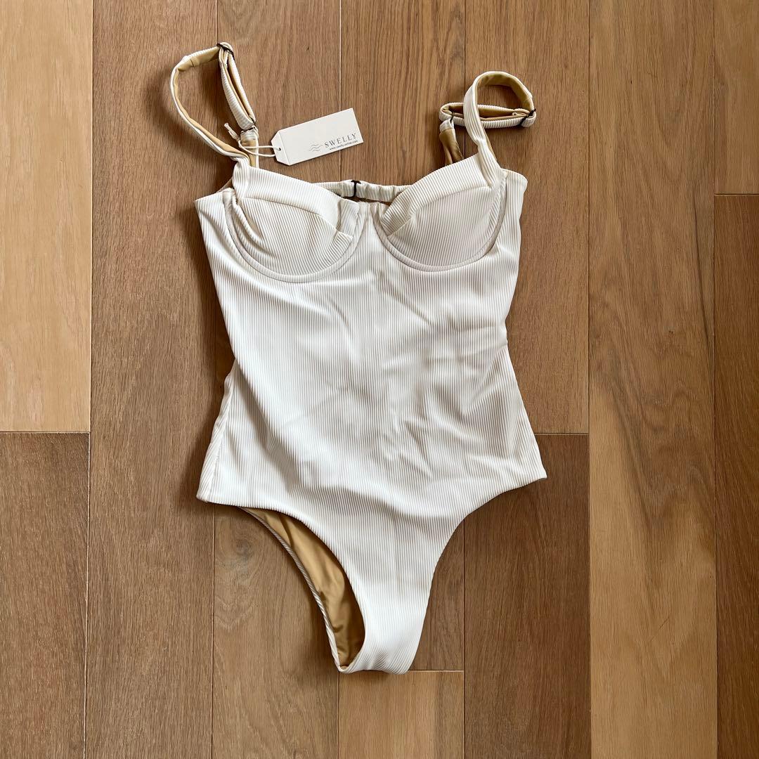 タグ付き新品 SWELLY スウェリー ワンピース水着 カップ付き ホワイト