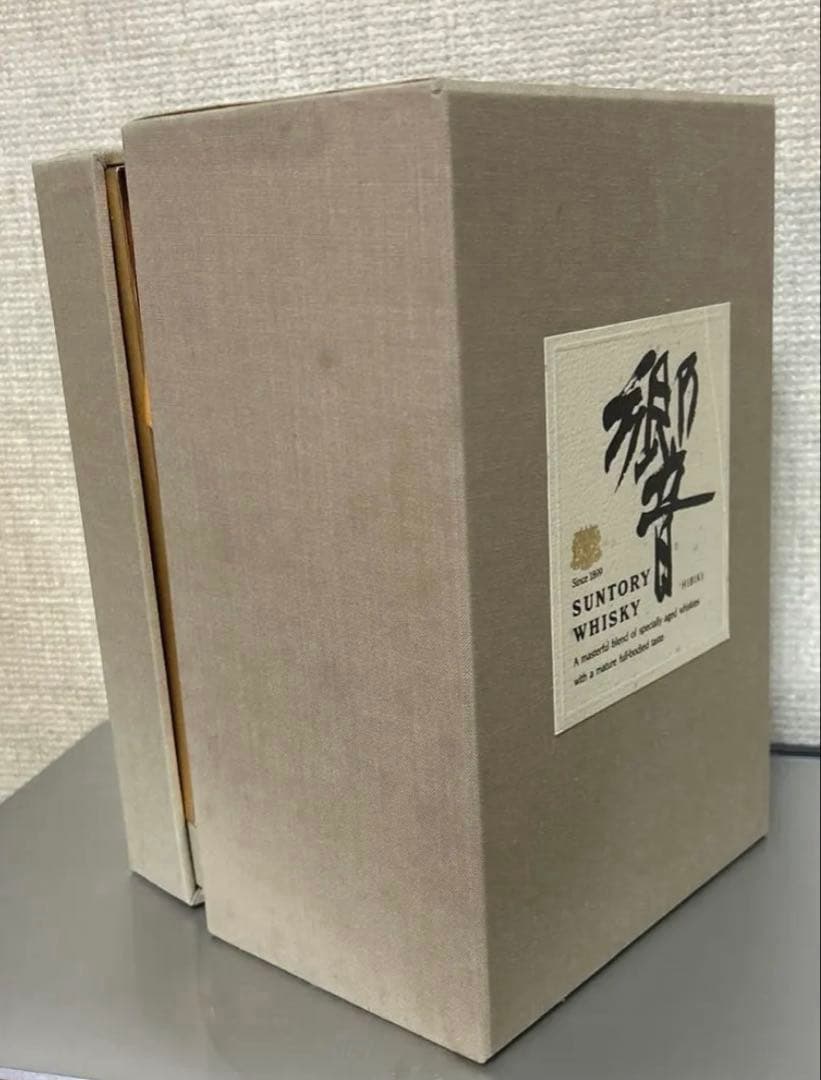 サントリー　SUNTORY ウイスキー 響 750ml 裏ゴールドラベル