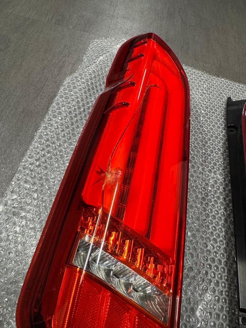 左割れあり】Valenti ハイエース テールランプ 03663627 - メルカリ
