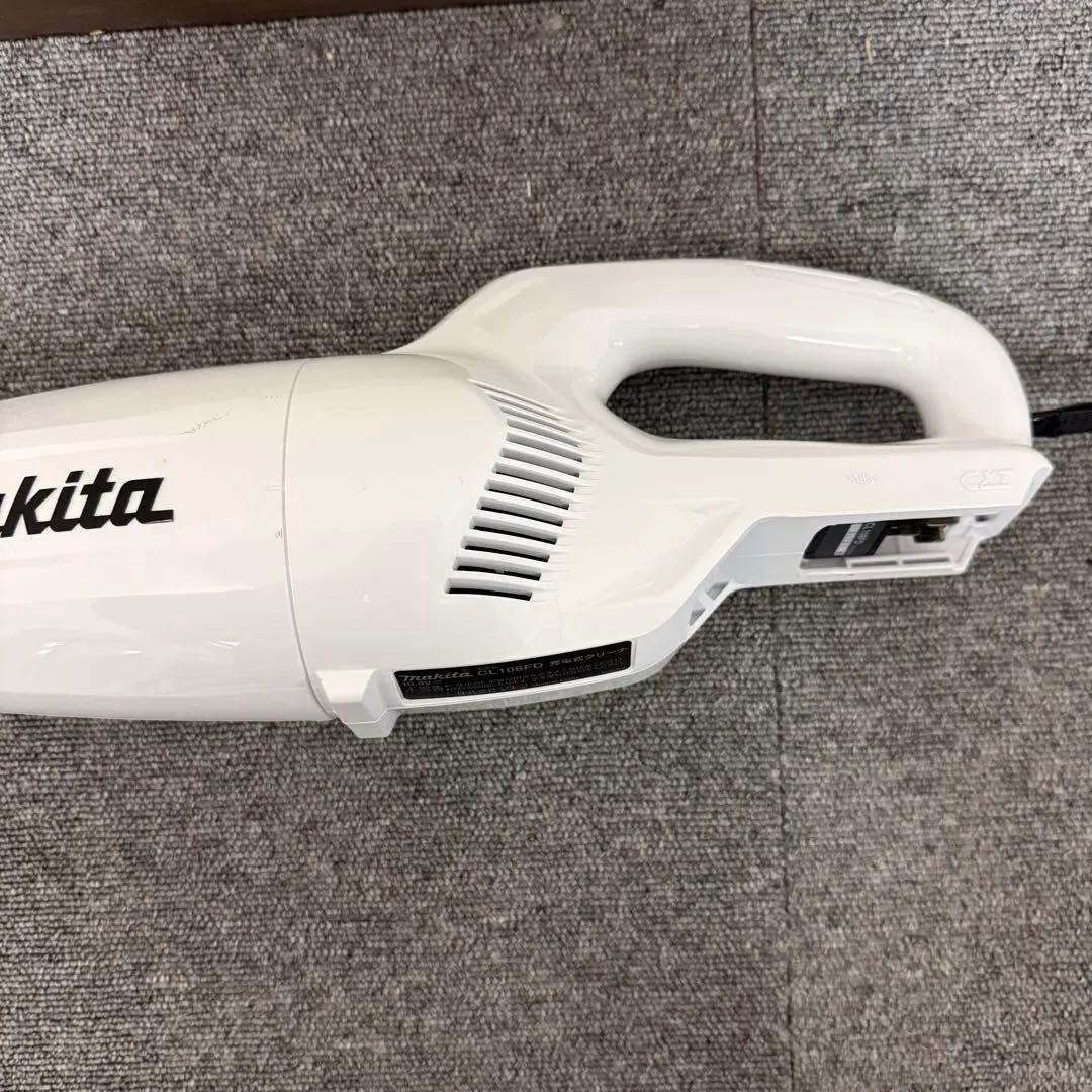 マキタ 充電式クリーナ CL108FD コードレス掃除機　バッテリー充電器付きY
